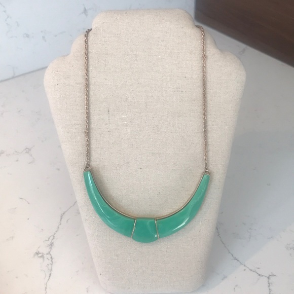 3/$24 Faux Jade Statement Necklace - Picture 1 of 2